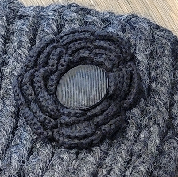 Sweater Headwear with floral accent - Picture 2 of 4